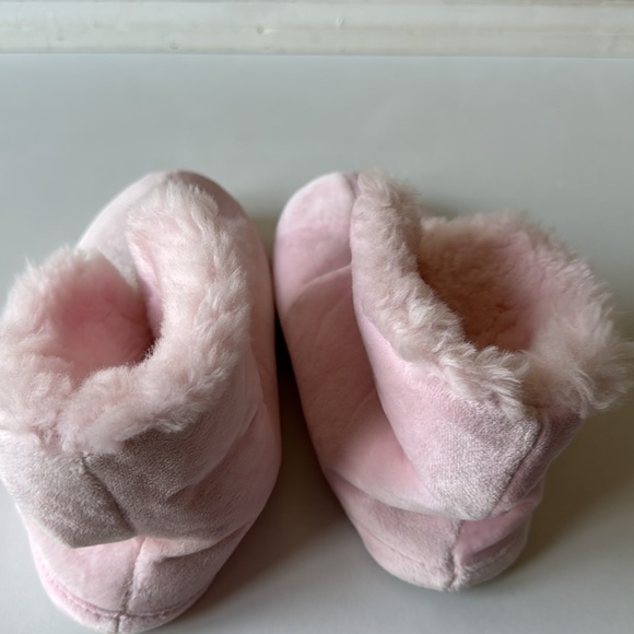 Dearfoams Company faux fur pink booties/slippers - Picture 4 of 5